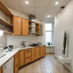4-bedroom - Gertrudes Street Apartment *