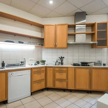 4-bedroom - Gertrudes Street *